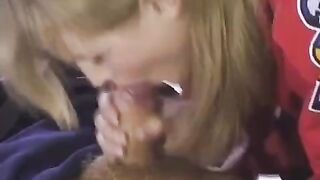 The fan gave the hockey player anal after the second break in the stadium