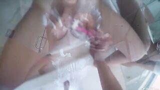 Karter Foxx made a blowjob in the shower, right on cam