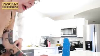 The pussy of a porn star has become a hobby to play with
