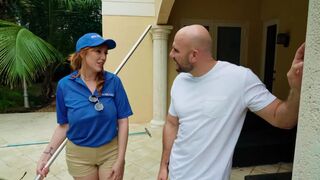 My red-haired MILF pool girl’s amazing ass