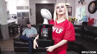 A girl with a big ass can’t quit her slim job