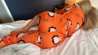The girl in pajamas wants to be fucked hard