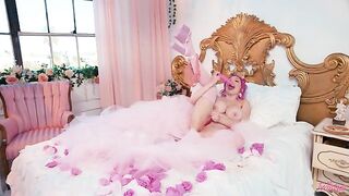 A glamorous life means having sex with a beautiful girl