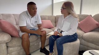 A psychologist demanded leche from her client, Kira Blonde, in a steamy session