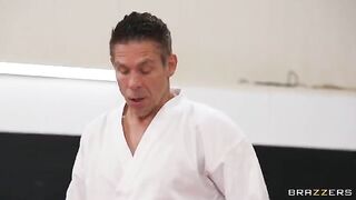 A girl gets fucked in an uncomfortable pose by a trainer in the gym