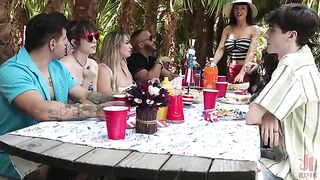 A man made a blowjob right in the street, showing skills