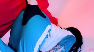The slutty girl has fun with her warden in a daring game