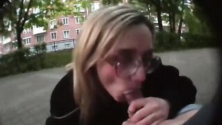 A girl agreed to fuck with a guy on the city streets