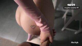 The guy made the girl cum and she squirted without stopping
