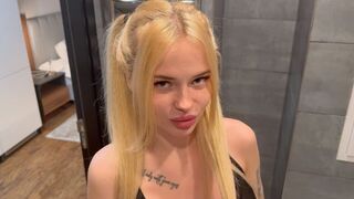 Miss Lust has a steamy phone session