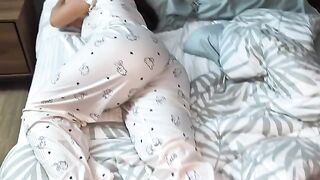 The stepmom couldn't sleep, so she played with my cock
