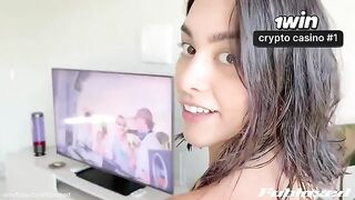 The delivery guy came to the house with a special surprise for the cute Latina babe