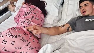 I penetrate the narrow hole of my girlfriend until cum