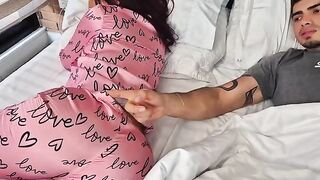 I penetrate the narrow hole of my girlfriend until cum