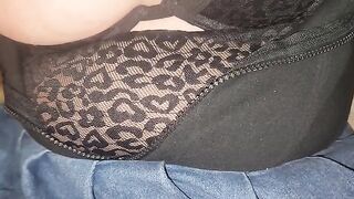 Babe bouncing on cock like racing for sperm champion