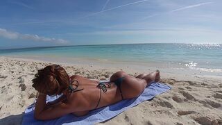A girl with a great ass was picked up on the beach