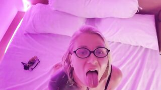 A girl got a cumshot on her face during an intense session