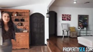 A cunning brunette real estate agent convinced a picky client to buy a house