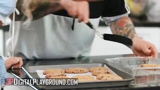 Petite Khloe Bakes a Booty-Revealing Treat in HD