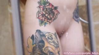 Guy fucked his stepsister under the shower with a dildo
